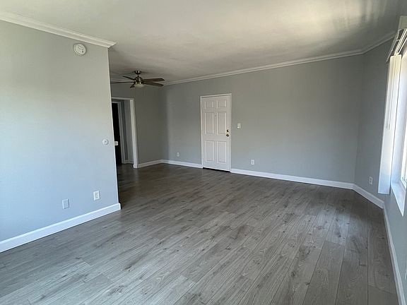 4th image of 2150 N Beachwood Dr #5