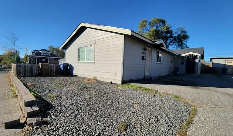 3001 E 4th Ave — Photo 1