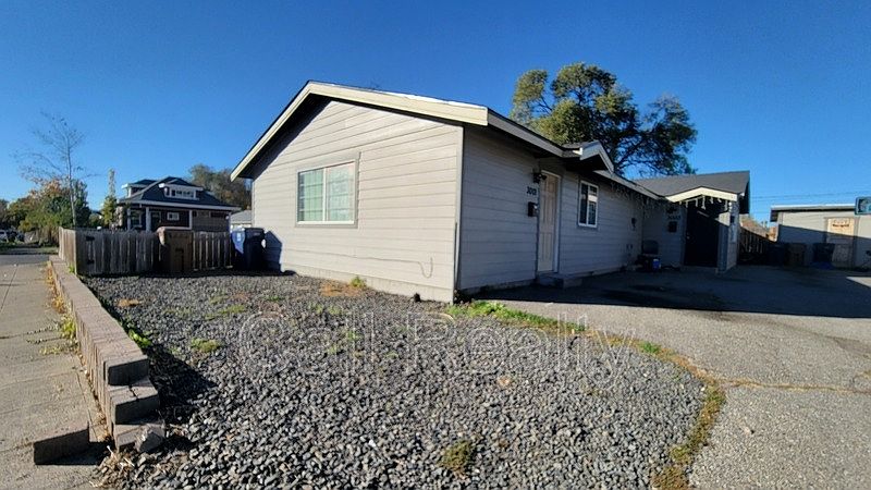 1st image of 3001 E 4th Ave