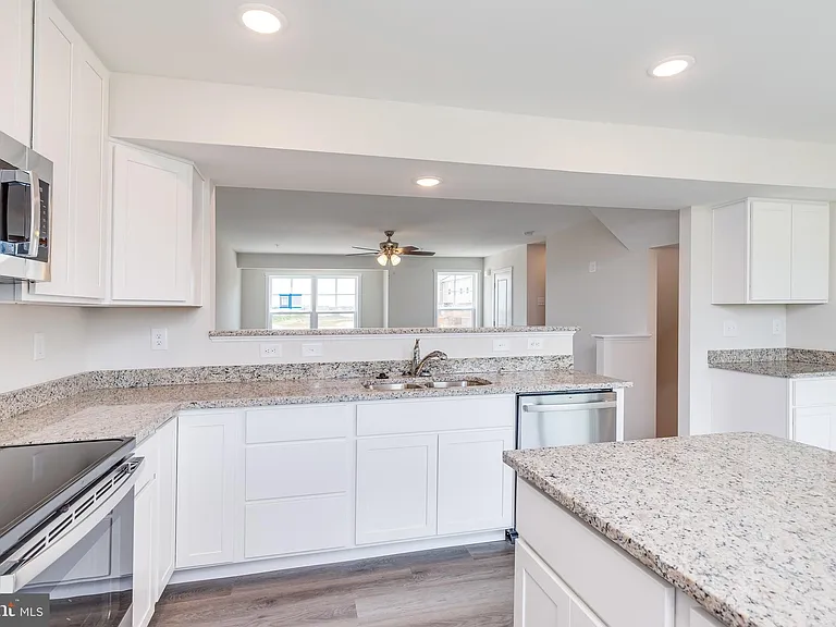 85 Moses Dr — Photo 25