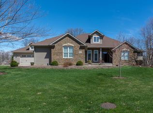2311 Deer Ridge Cir, Le Claire, IA 52753
