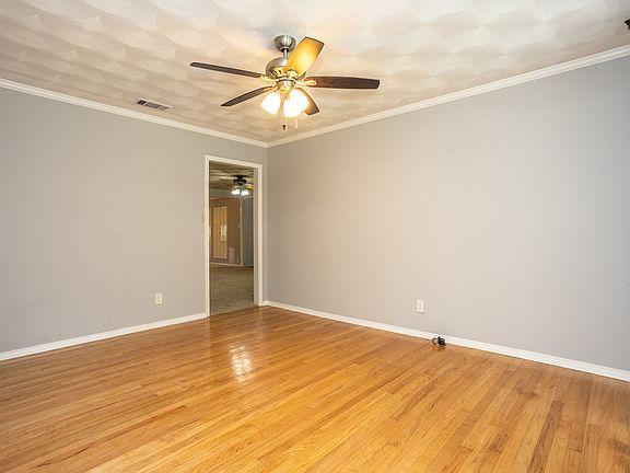 5th image of 410 E Mona Ave