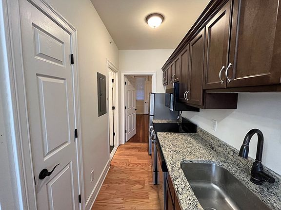 3rd image of 33 S Lake Ave APT 2