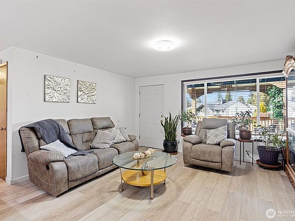 4th image of 2016 191st Street SW
