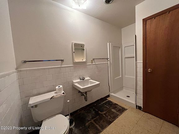 4th image of 402 3rd St NW