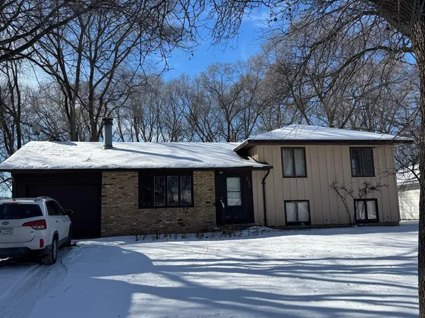10656 Wren St NW, Coon Rapids, MN 55433