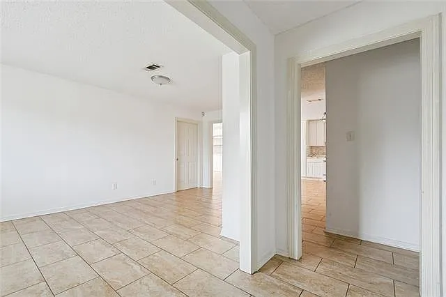 4 bed, 2.0 bath, 2226 sqft, $2,600 — Photo 4