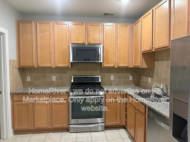 2907 Bleeker St #203 — Photo 4