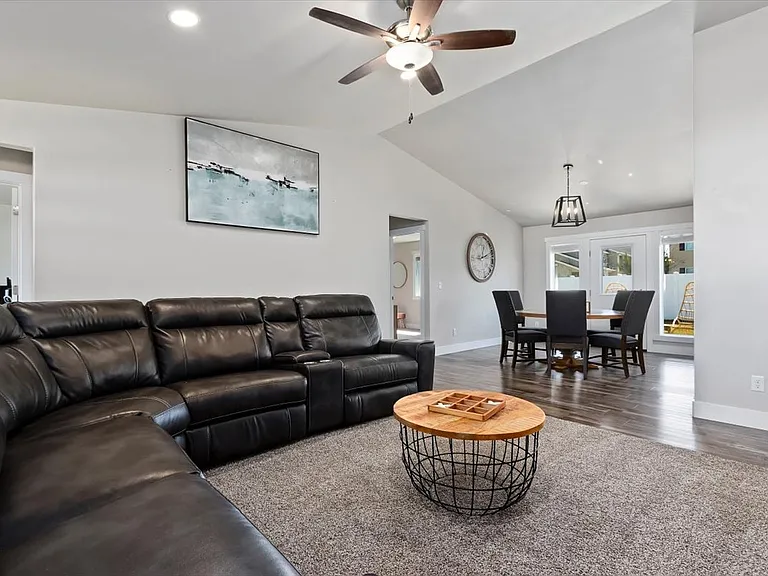 282 Joellen Dr — Photo 3