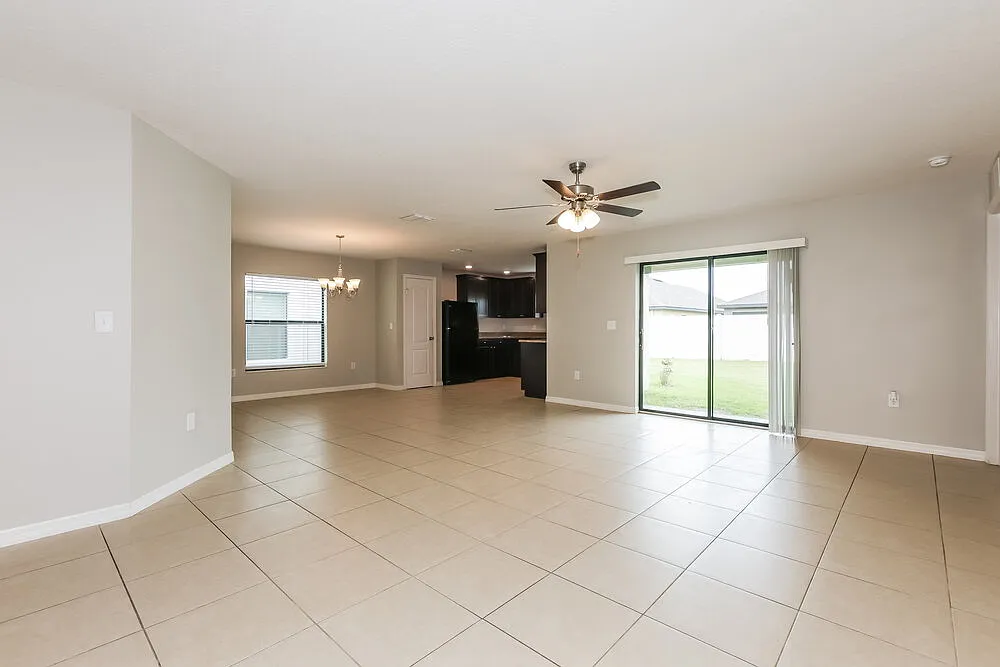 3 bed, 2.0 bath, 1629 sqft, $1,980 — Photo 4