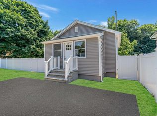 30 King Rd, Rocky Point, NY 11778