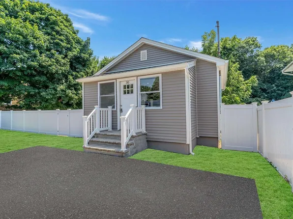 30 King Road, Rocky Point, NY 11778