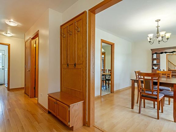 4th image of 915 Prince Charles Ln