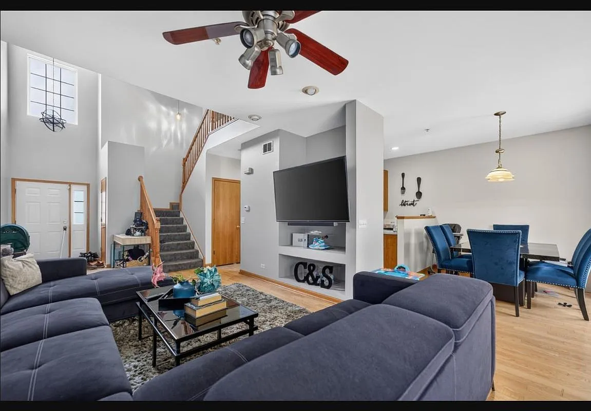 2 bed, 2.5 bath, 1487 sqft, $2,600 — Photo 3
