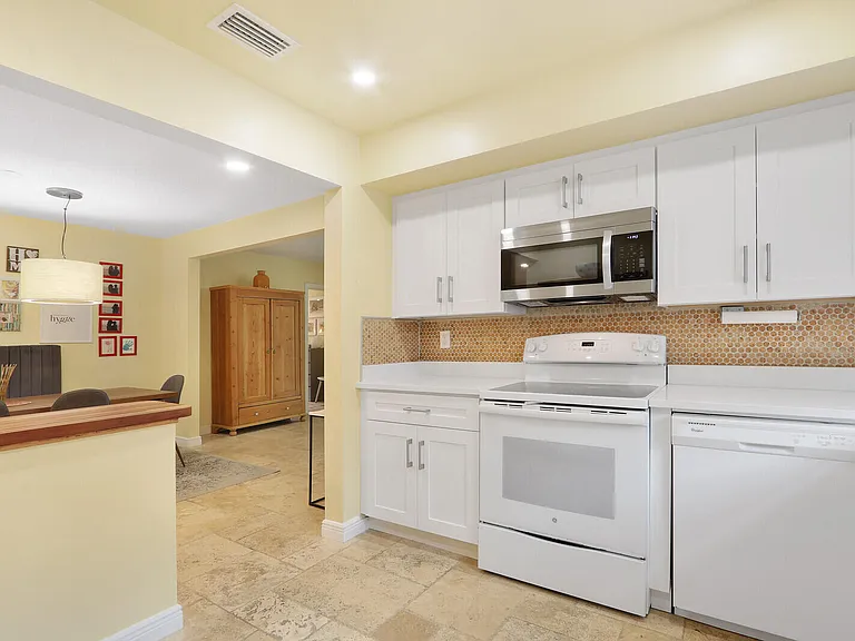 721 N Lakeside Dr — Photo 12