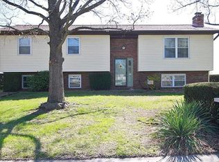 108 Country Aire Dr, Troy, IL 62294