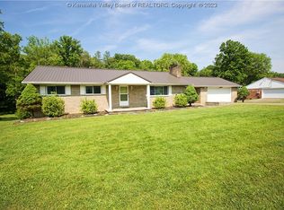 216 Forrest Rd, Hurricane, WV 25526