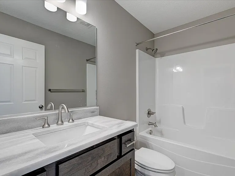 6647 NE 9th Ct — Photo 4