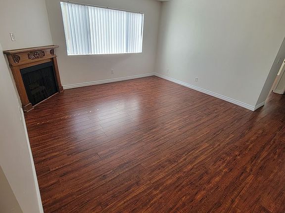 5th image of 14802 Burbank Blvd APT 4