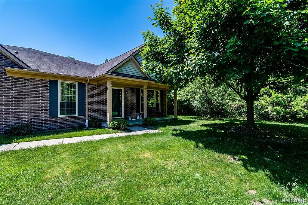 4111 Stonebridge Holly, Holly, MI 48442 Zillow