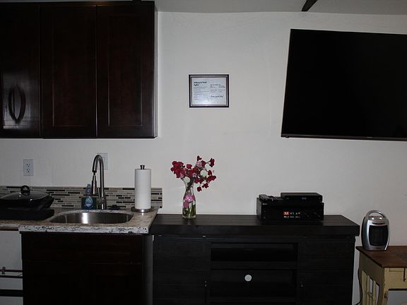 5th image of 820 Brooks Ave