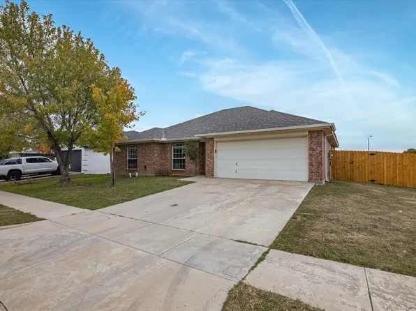 545 Denise St, Saginaw, TX 76179