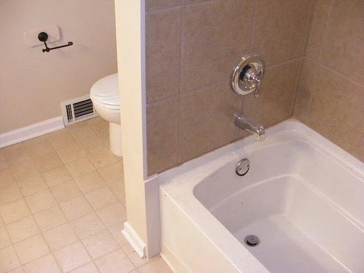 upstairs full bathroom