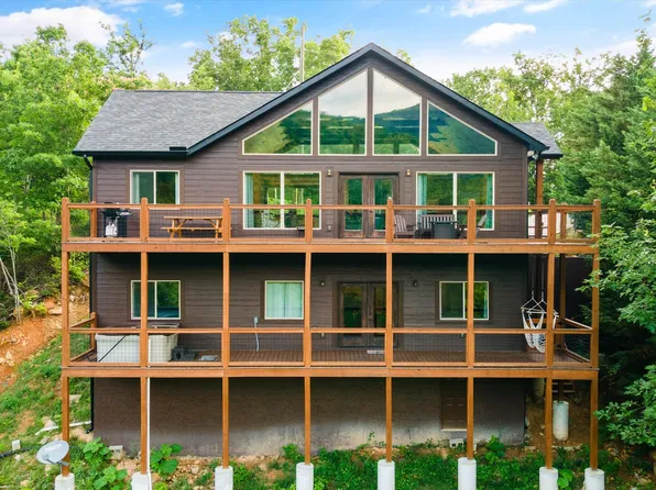 1631 Mountain Dreams Way, Pigeon Forge, TN 37862