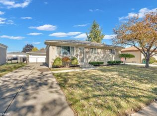 15797 Common Rd, Roseville, MI 48066