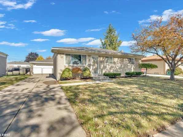 15797 Common Rd, Roseville, MI 48066