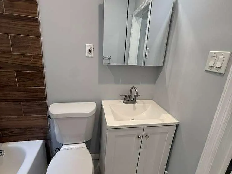 422 Bacheller Ave #2B — Photo 5