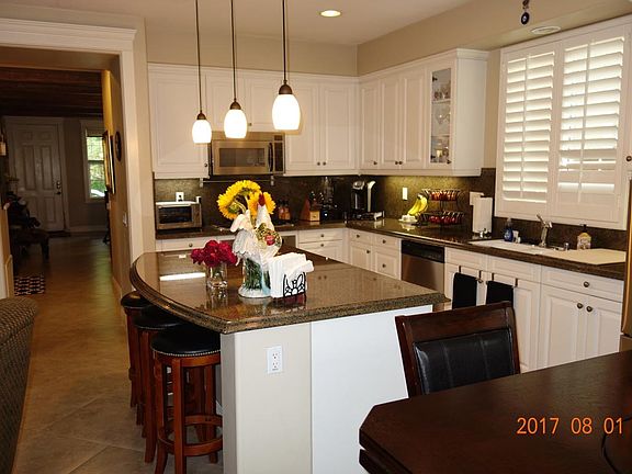 Upgraded kitchen with stainless steel appliances