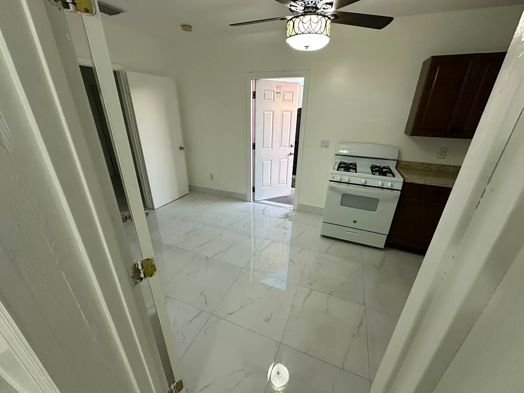 2 bed, 1080 sqft, $1,900 — Photo 3