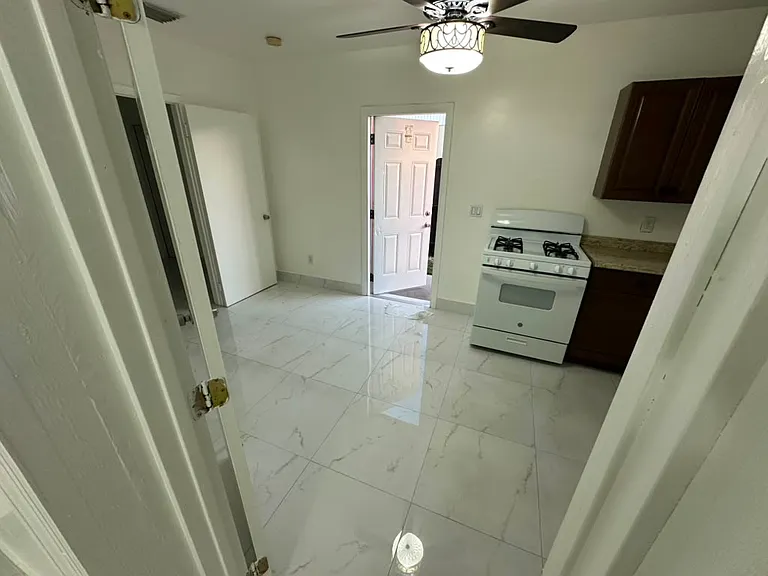 19331 SW 116th Ave — Photo 3