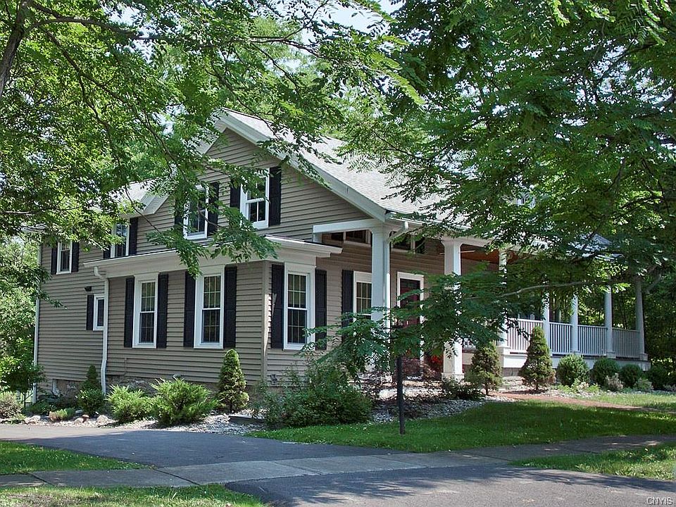 1st image of 421 Elm St