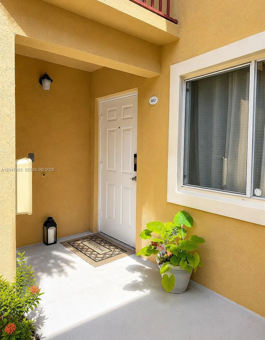 Cove At French Villas — Photo 2
