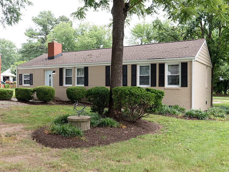 10308 Rycove Ln — Photo 2