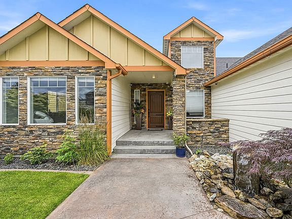 3rd image of 8604 E Black Oak Ln