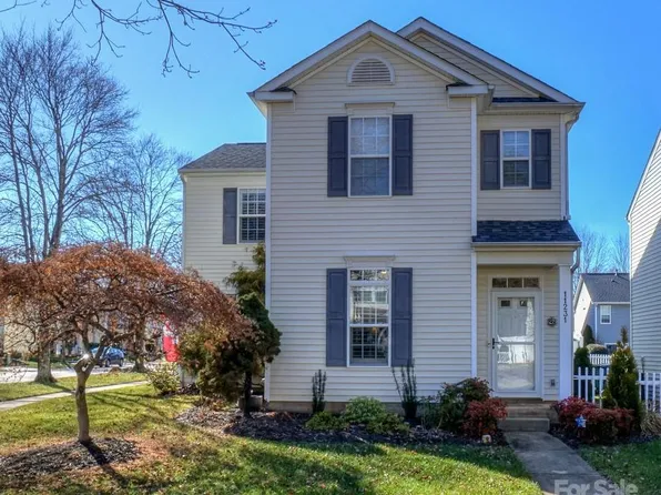 11231 Heritage Green Dr, Cornelius, NC 28031