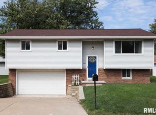 247 Lawnridge Dr, Creve Coeur, IL 61610