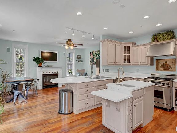Kitchen, shared with 5 people
