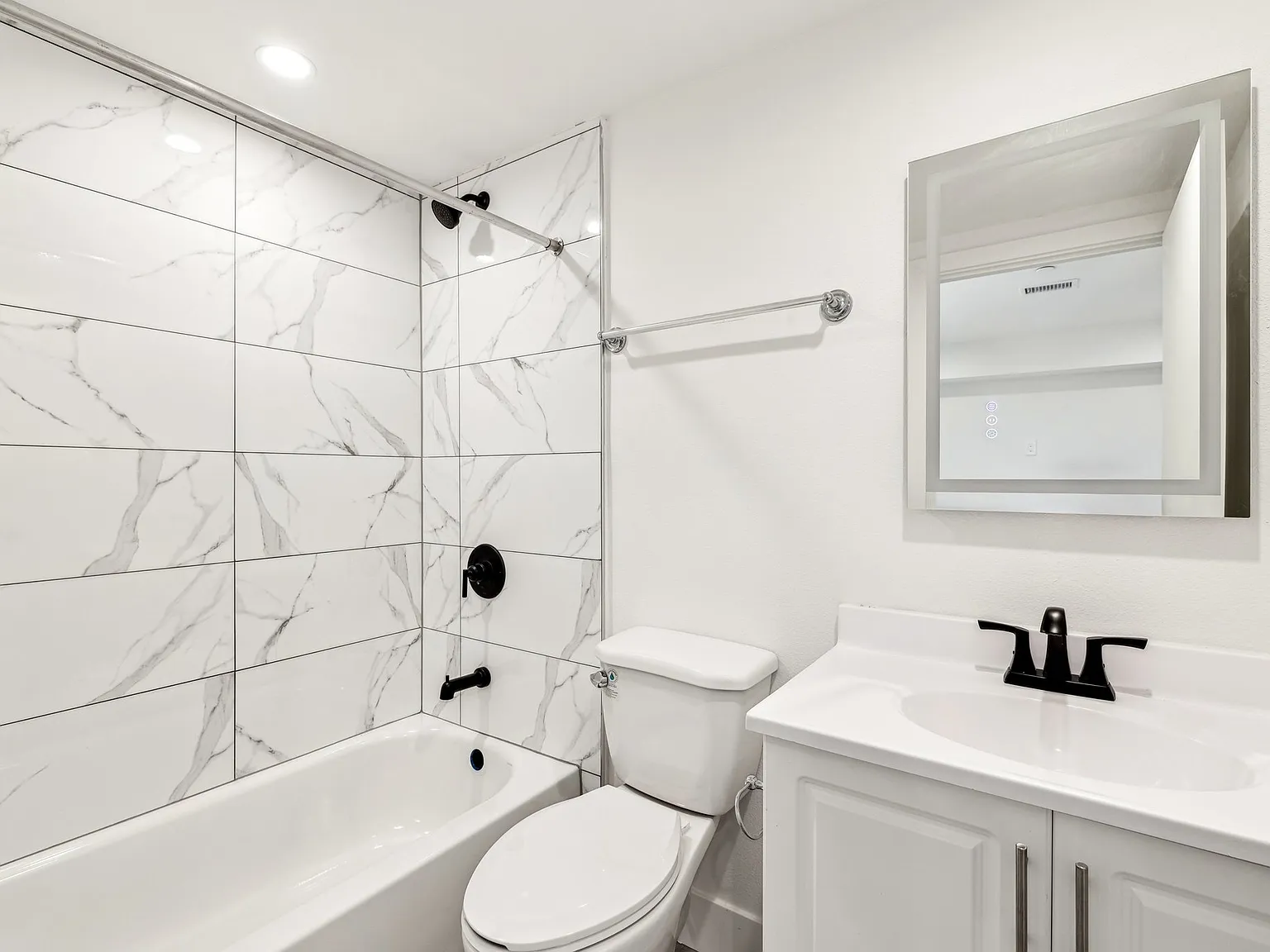 1342 W 37th St - USC DPS — Photo 4