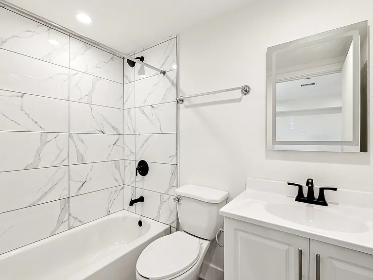 1342 W 37th St - USC DPS — Photo 4