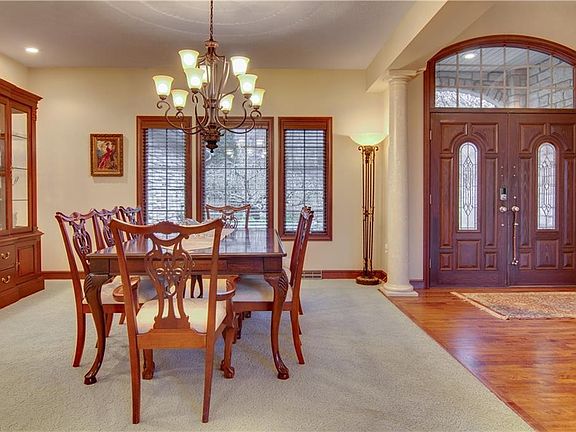 4th image of 1095 Riverwoods Dr