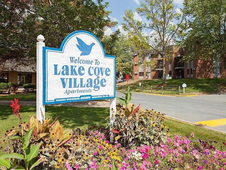 Lake Cove Village Apartments — Photo 50
