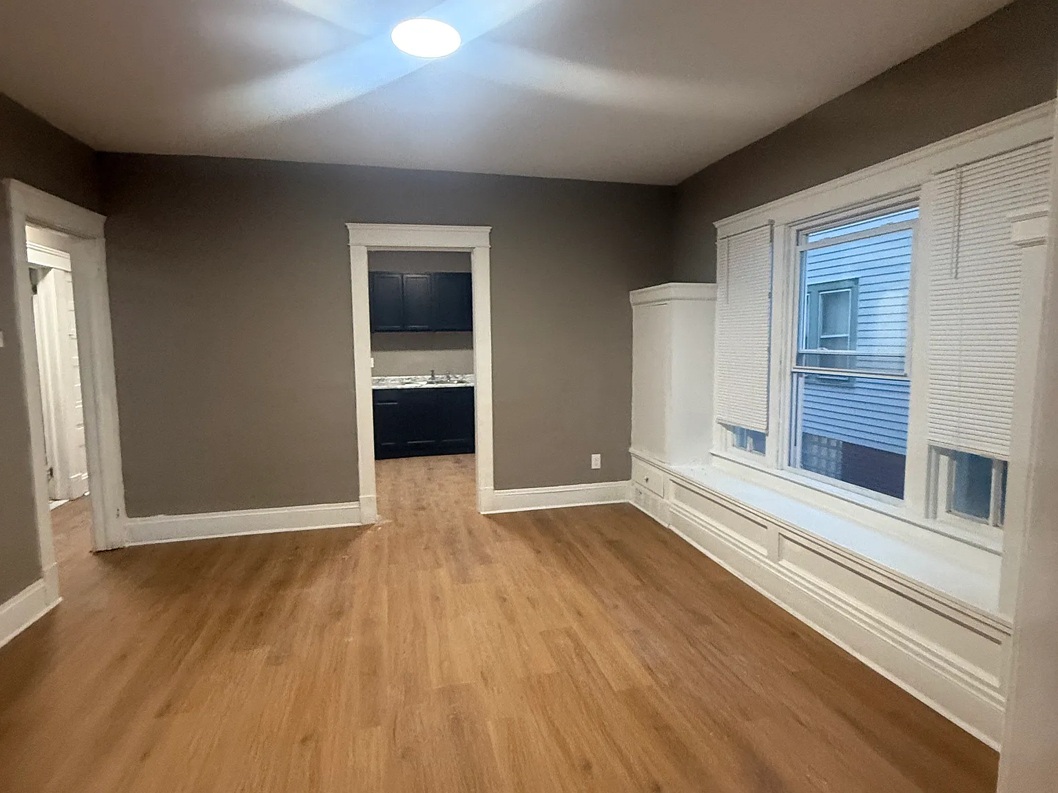 2 bed, 1000 sqft, $998 — Photo 2