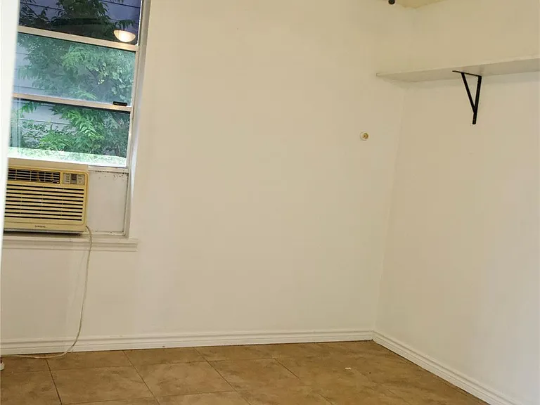 6741 Avenue E — Photo 10