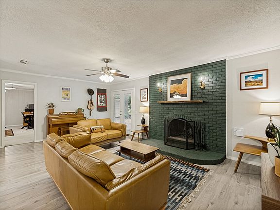 5th image of 410 E White St