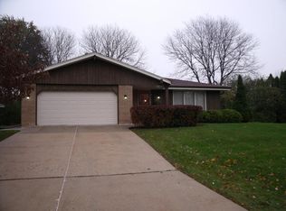 6122 Thorncrest Dr, Greendale, WI 53129