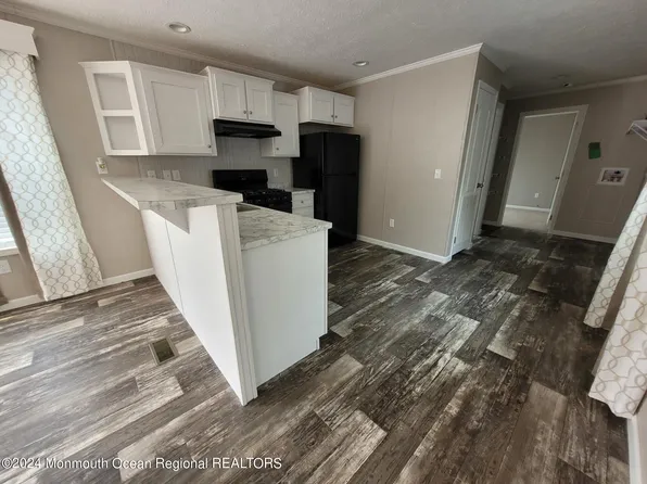 8 Avenue D, Hazlet, NJ 07730